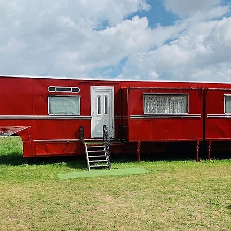 Vintage, Circus Holiday Home Мейблторп Экстерьер фото