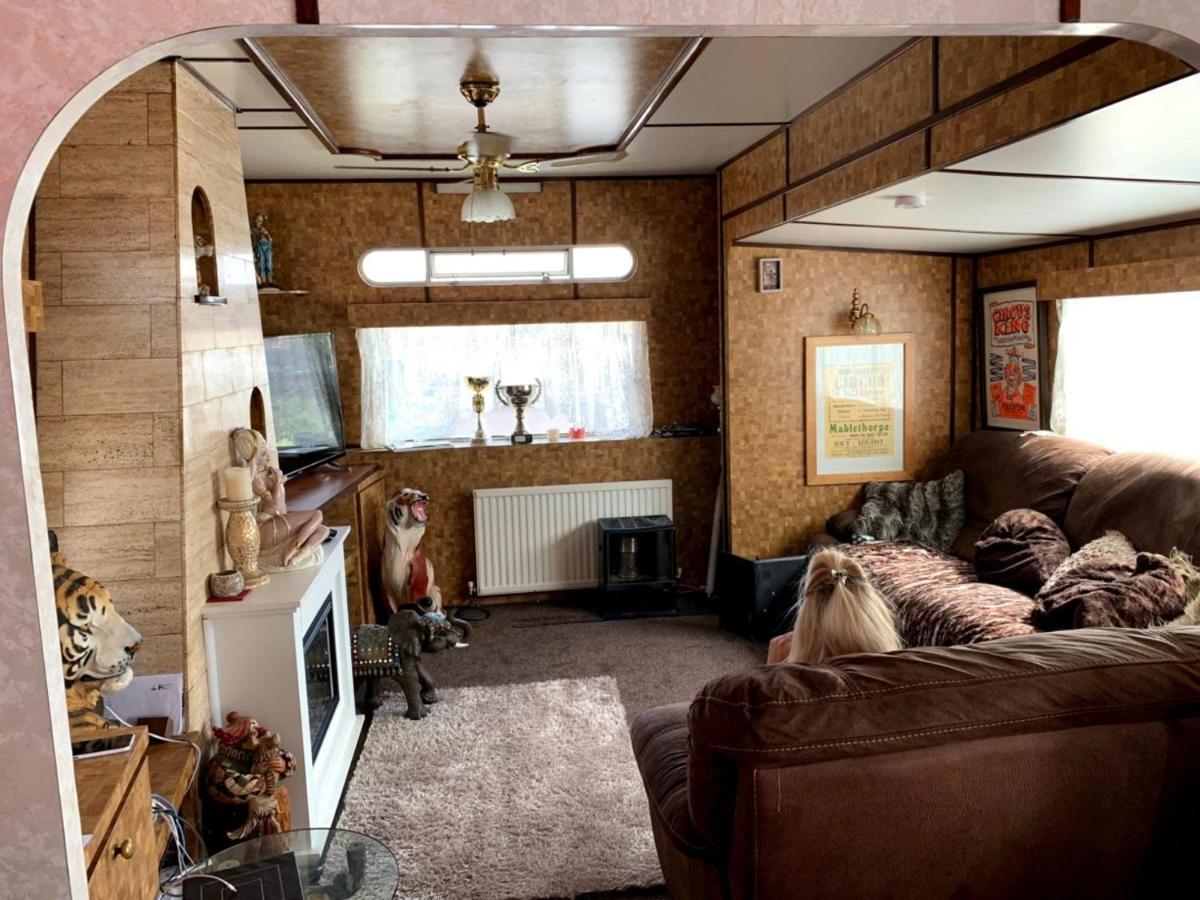 Vintage, Circus Holiday Home Мейблторп Экстерьер фото