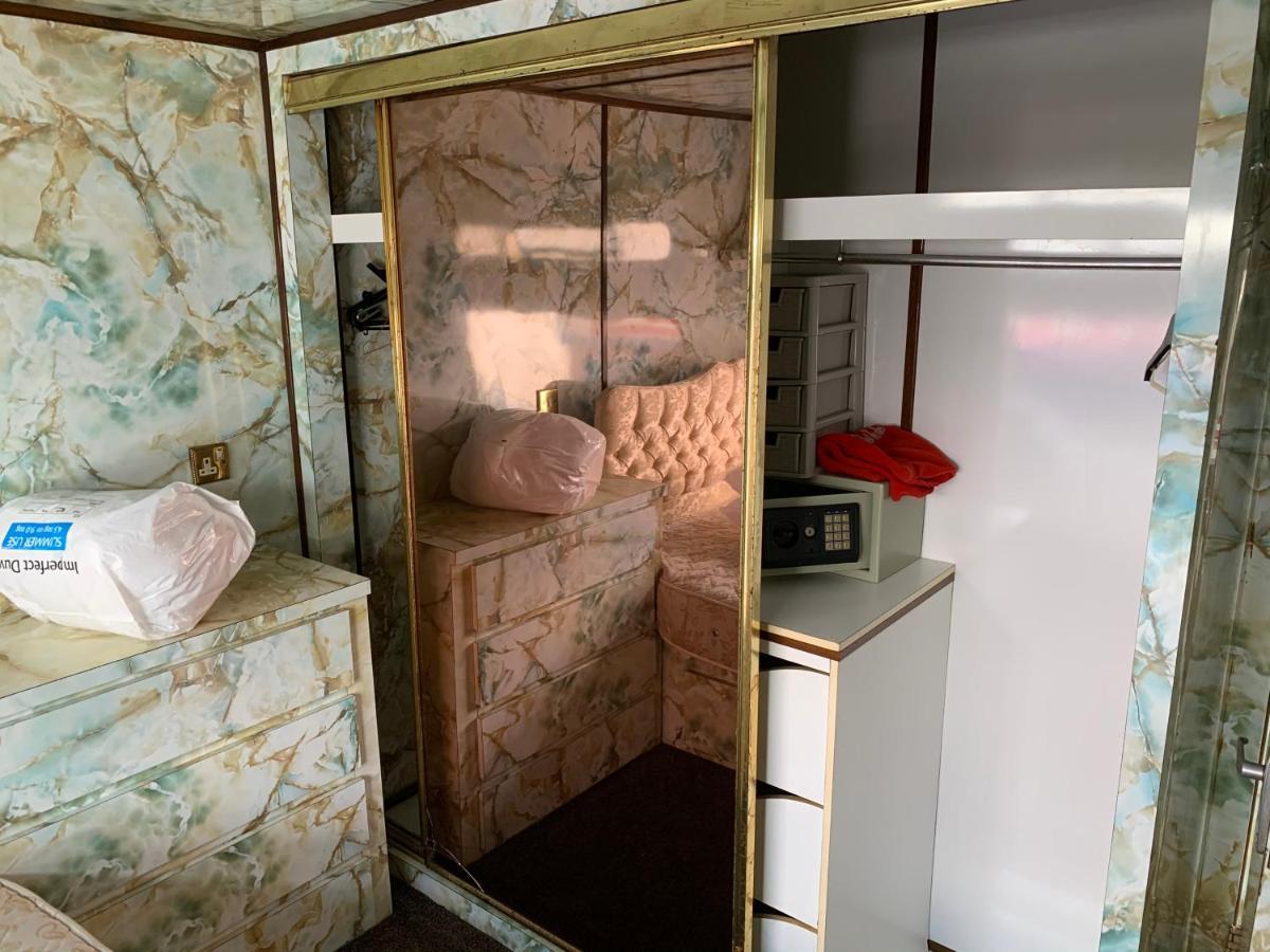 Vintage, Circus Holiday Home Мейблторп Экстерьер фото