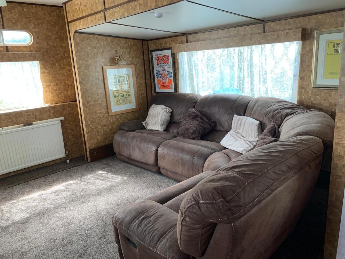 Vintage, Circus Holiday Home Мейблторп Экстерьер фото